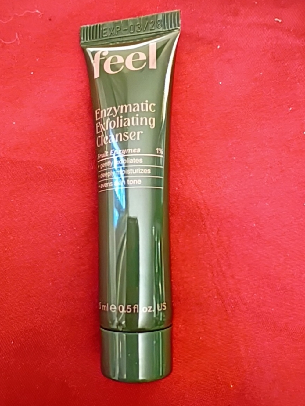 feel Enzymatic Exfoliating Cleanser — Green